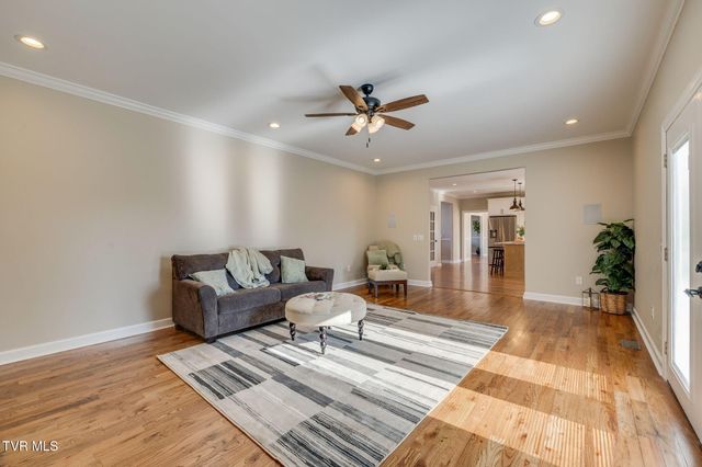 6 Carriage Court, Johnson City, TN 37604