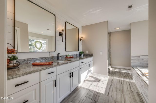 6 Carriage Court, Johnson City, TN 37604