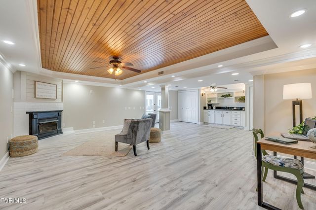 6 Carriage Court, Johnson City, TN 37604