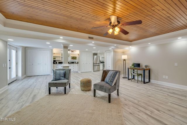 6 Carriage Court, Johnson City, TN 37604