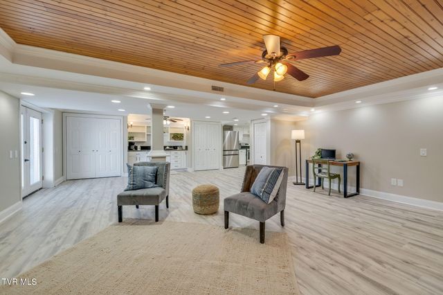 6 Carriage Court, Johnson City, TN 37604