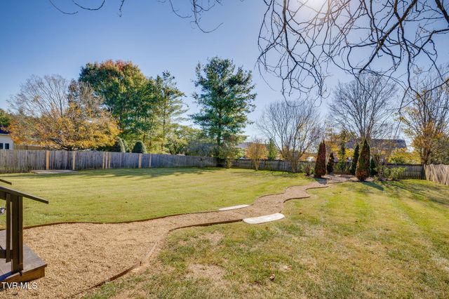 6 Carriage Court, Johnson City, TN 37604