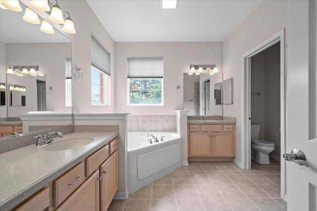 352 Montabello, Bloomingdale, IL 60108