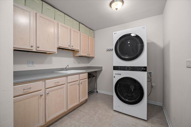 352 Montabello, Bloomingdale, IL 60108