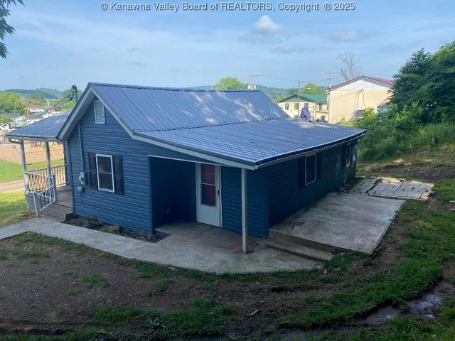 105 Okey Avenue, Nitro, WV 25143