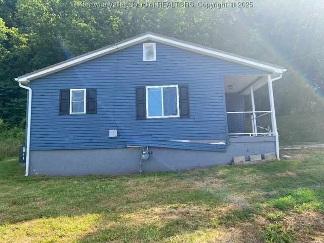 105 Okey Avenue, Nitro, WV 25143