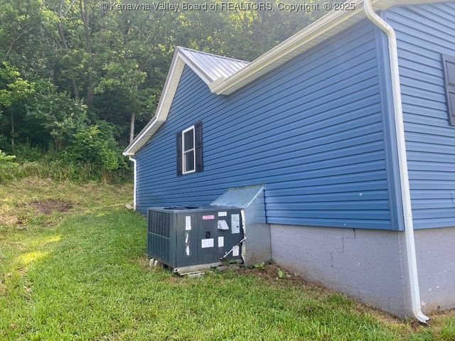 105 Okey Avenue, Nitro, WV 25143