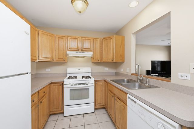 1361 Rock Run Drive H, Crest Hill, IL 60403