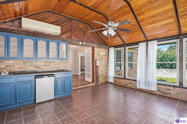 273 Manor Drive, Radcliff, KY 40160