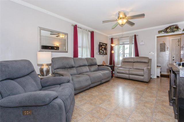10 Commonwealth Street, Franklin Square, NY 11010