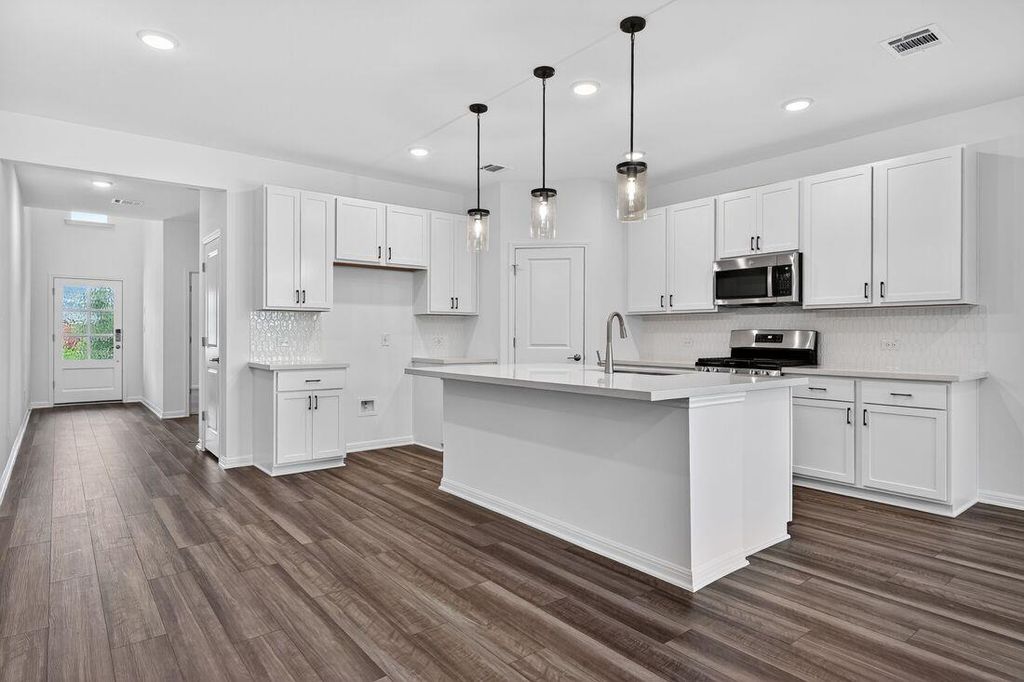 201 Makinaw RD, Hutto, TX 78634