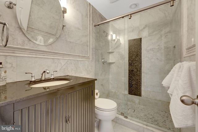 8004 TREVOR PL, Vienna, VA 22182