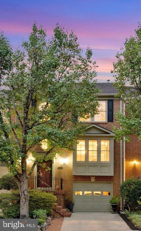 8004 TREVOR PL, Vienna, VA 22182