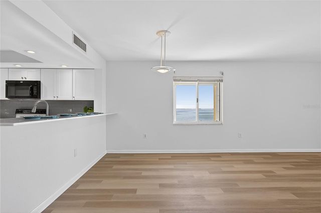 138 1ST STREET E 302, St Petersburg, FL 33715