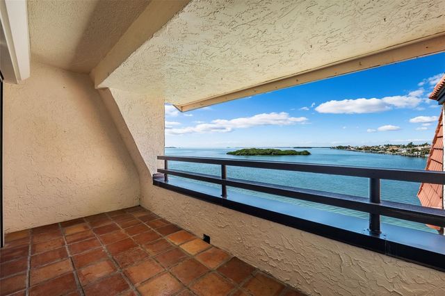 138 1ST STREET E 302, St Petersburg, FL 33715