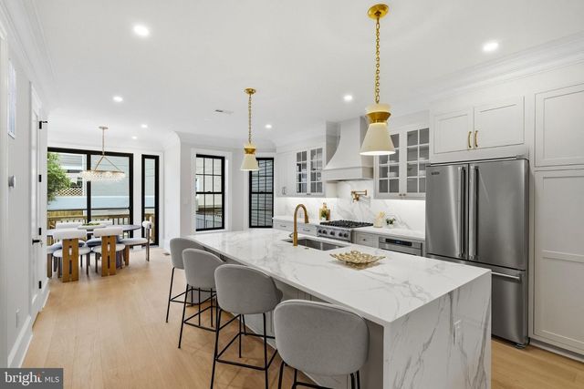 905 11TH ST NE, Washington, DC 20002