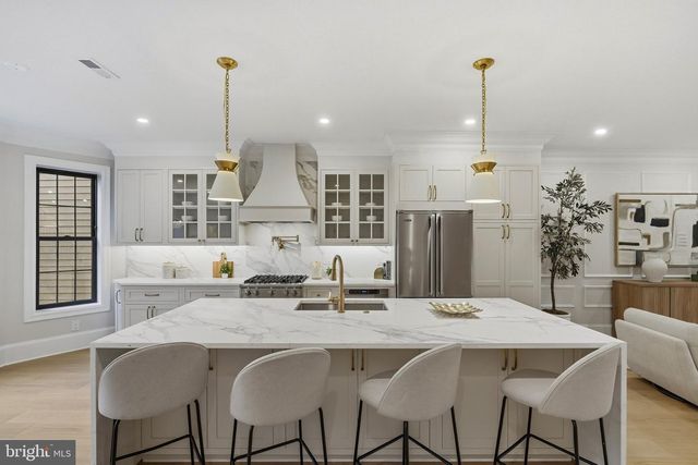 905 11TH ST NE, Washington, DC 20002