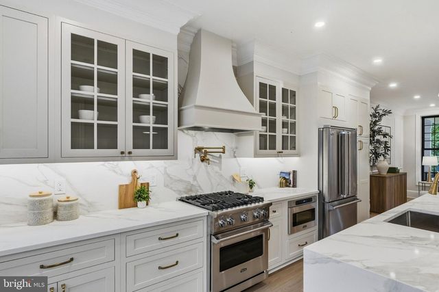 905 11TH ST NE, Washington, DC 20002