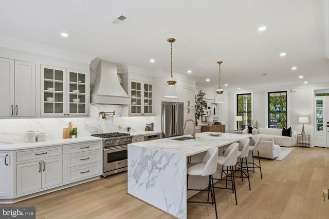 905 11TH ST NE, Washington, DC 20002