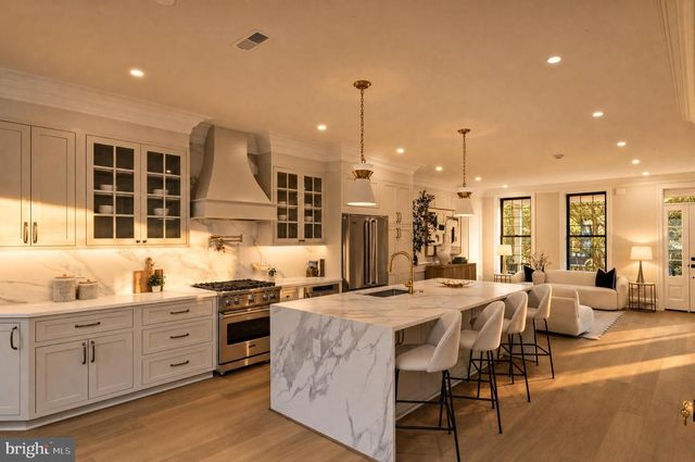 905 11TH ST NE, Washington, DC 20002