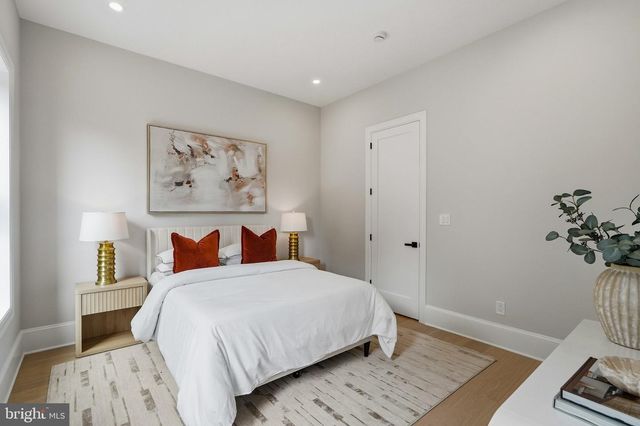 905 11TH ST NE, Washington, DC 20002