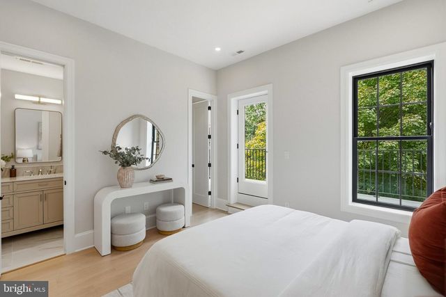 905 11TH ST NE, Washington, DC 20002