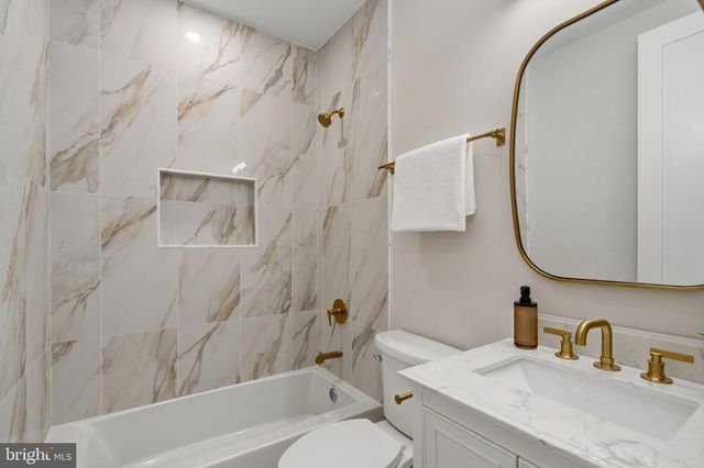 905 11TH ST NE, Washington, DC 20002