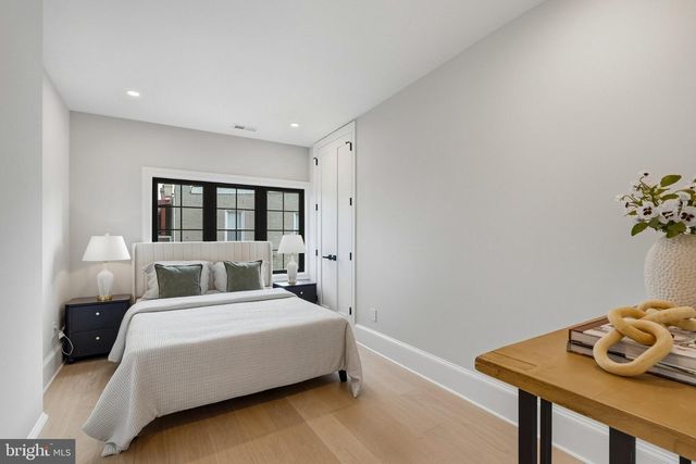 905 11TH ST NE, Washington, DC 20002