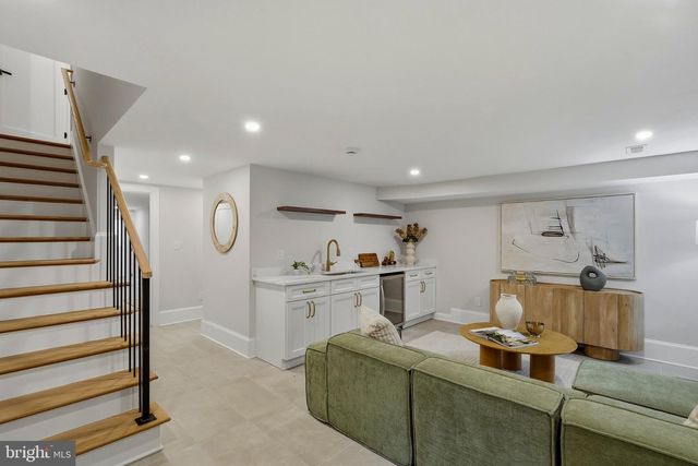 905 11TH ST NE, Washington, DC 20002