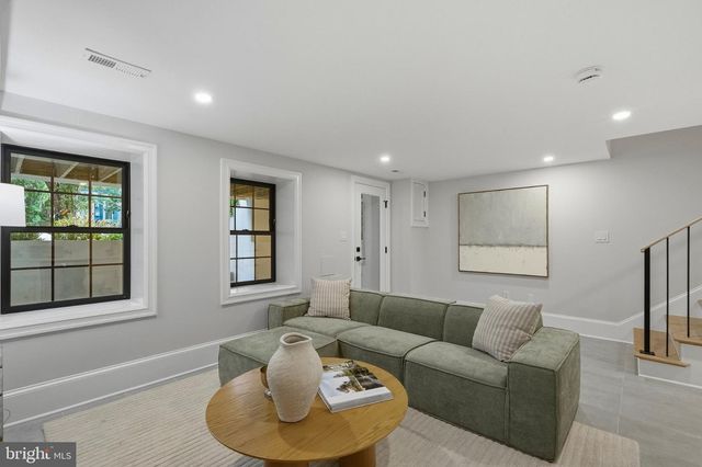 905 11TH ST NE, Washington, DC 20002