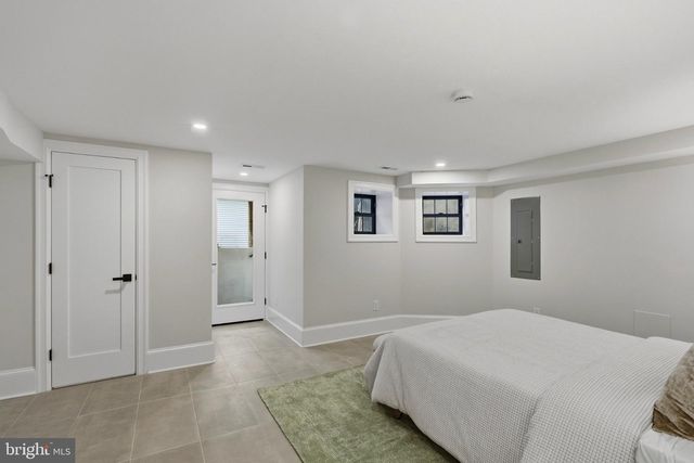 905 11TH ST NE, Washington, DC 20002