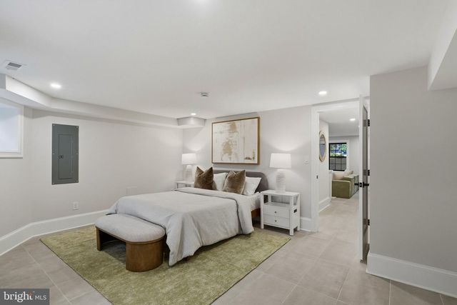905 11TH ST NE, Washington, DC 20002