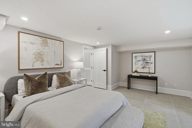905 11TH ST NE, Washington, DC 20002