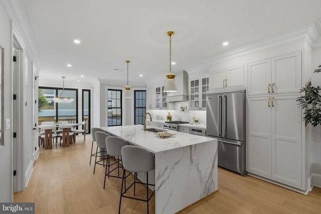 905 11TH ST NE, Washington, DC 20002
