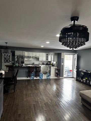 11 Maple, West Boylston, MA 01583