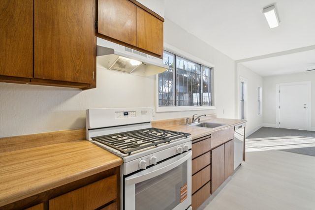 6628 Brann St, Oakland, CA 94605