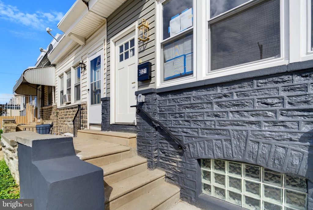 321 W FISHER ST, Philadelphia, PA 19120 — photo 2