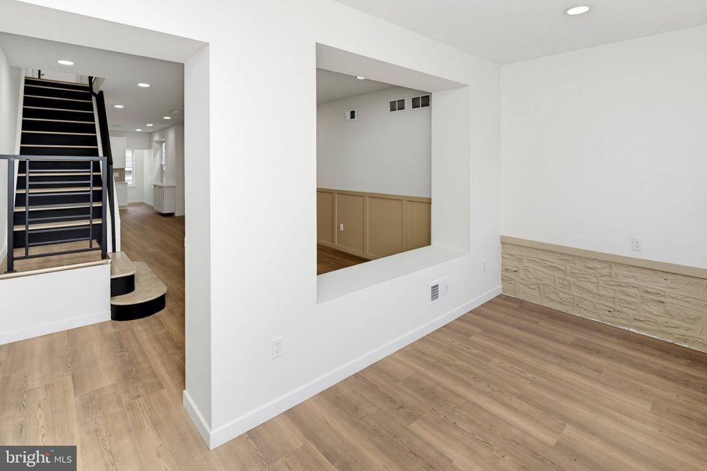 321 W FISHER ST, Philadelphia, PA 19120 — photo 3