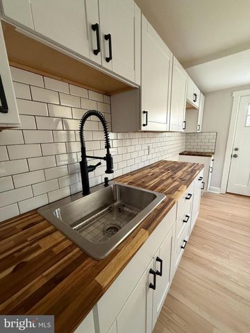 1181 S OCTAGON RD, Camden, NJ 08104