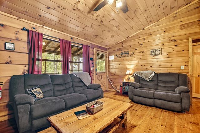 423 Laurel Creek Road, Blue Ridge, GA 30513