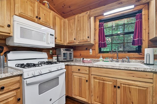 423 Laurel Creek Road, Blue Ridge, GA 30513