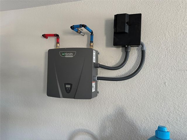 717 CRESTVIEW CIRCLE NW, Port Charlotte, FL 33948