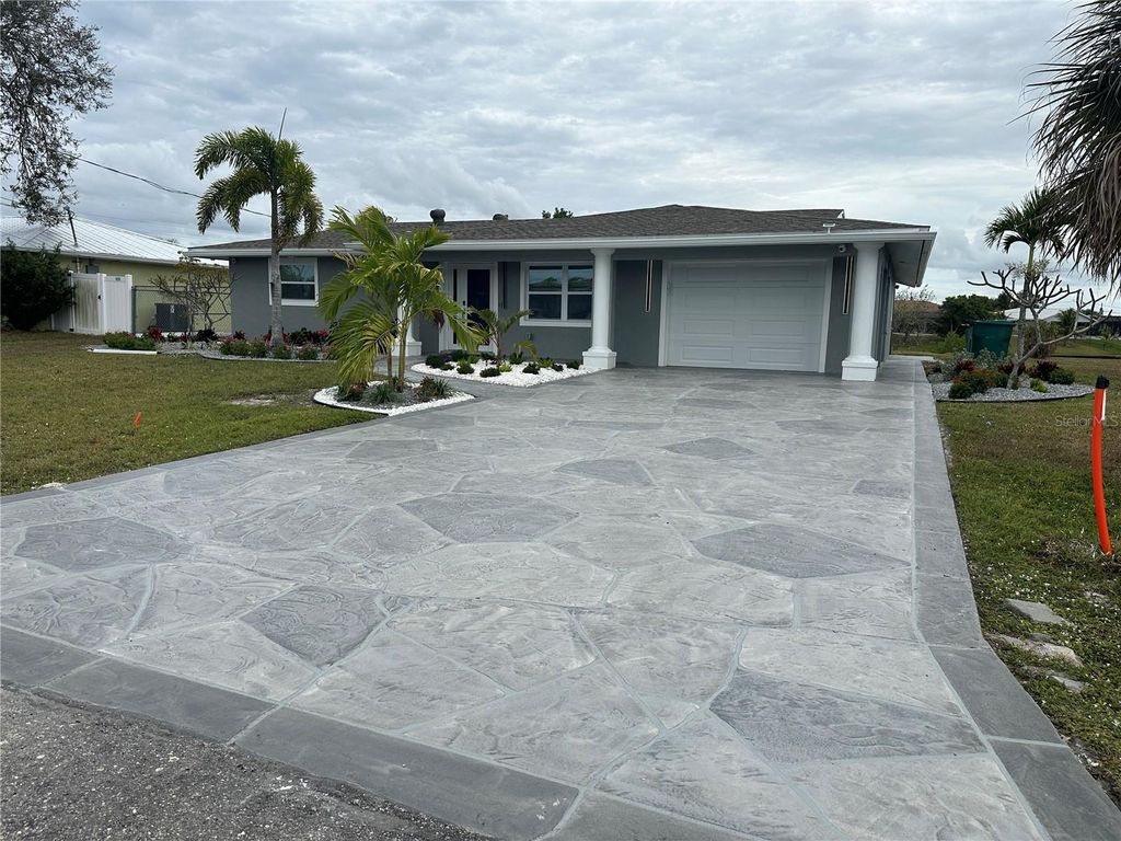 717 CRESTVIEW CIRCLE NW, Port Charlotte, FL 33948