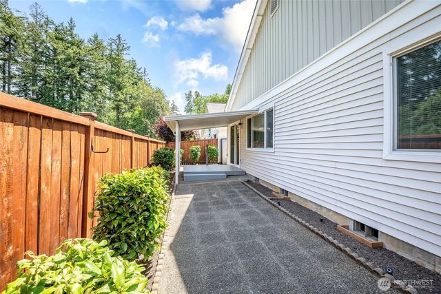 11809 5th Avenue Ct E, Tacoma, WA 98445