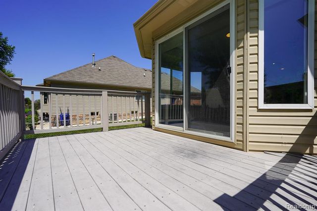 51819 Kings Pointe Drive, New Baltimore, MI 48047
