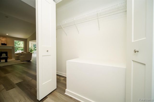 51819 Kings Pointe Drive, New Baltimore, MI 48047