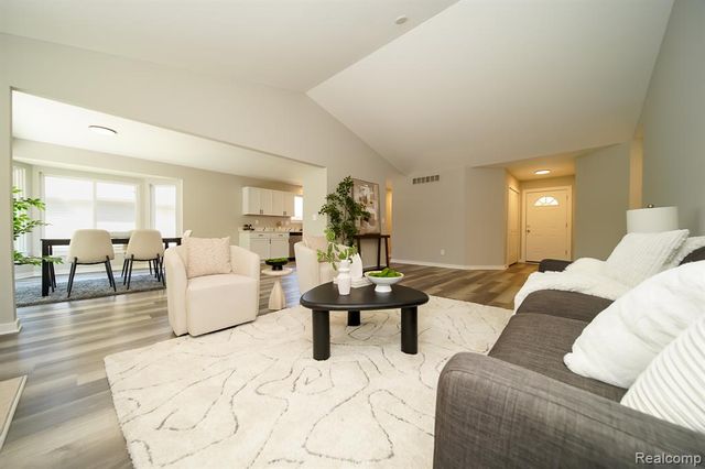 51819 Kings Pointe Drive, New Baltimore, MI 48047