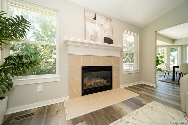 51819 Kings Pointe Drive, New Baltimore, MI 48047