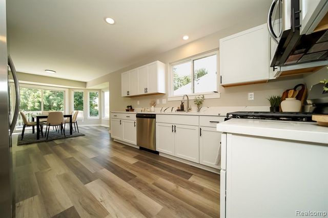 51819 Kings Pointe Drive, New Baltimore, MI 48047