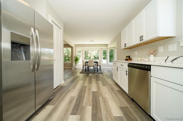 51819 Kings Pointe Drive, New Baltimore, MI 48047